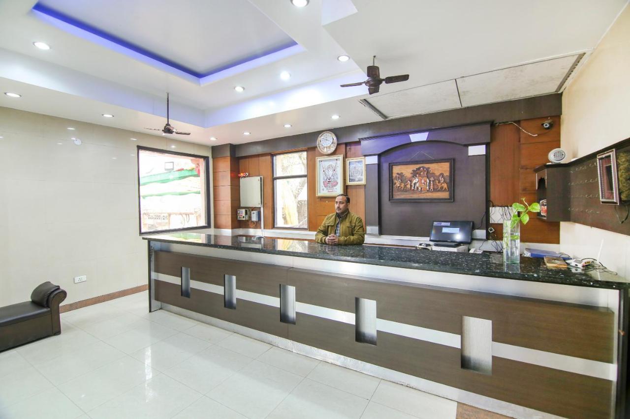 Capital O 68148 Hotel Shree Jee Palace Ghaziabad Bagian luar foto