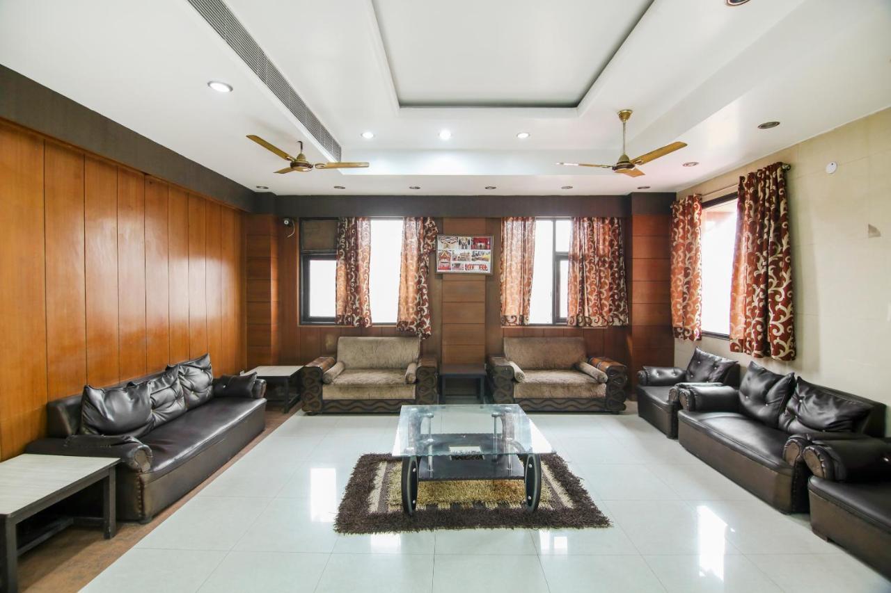 Capital O 68148 Hotel Shree Jee Palace Ghaziabad Bagian luar foto
