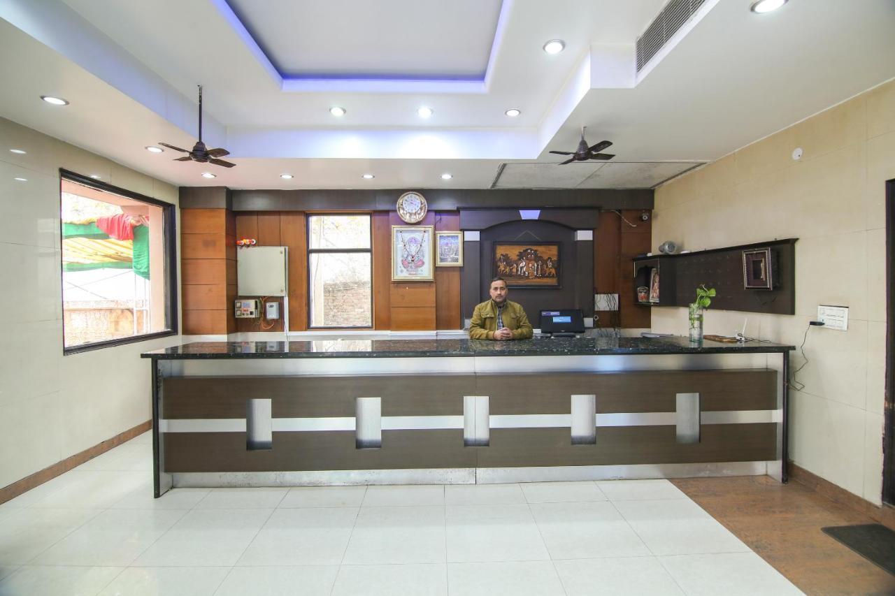 Capital O 68148 Hotel Shree Jee Palace Ghaziabad Bagian luar foto